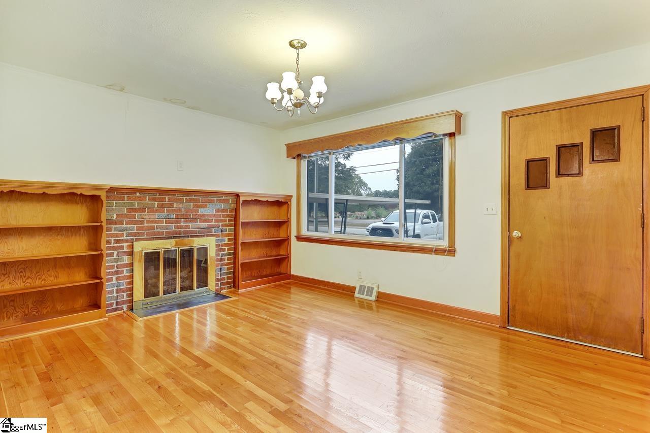 218 W Road Greer, SC 29650 - Photo 6 of 34