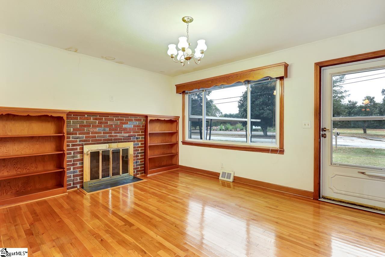 218 W Road Greer, SC 29650 - Photo 8 of 34