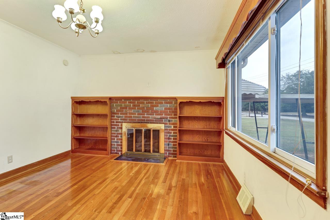 218 W Road Greer, SC 29650 - Photo 9 of 34