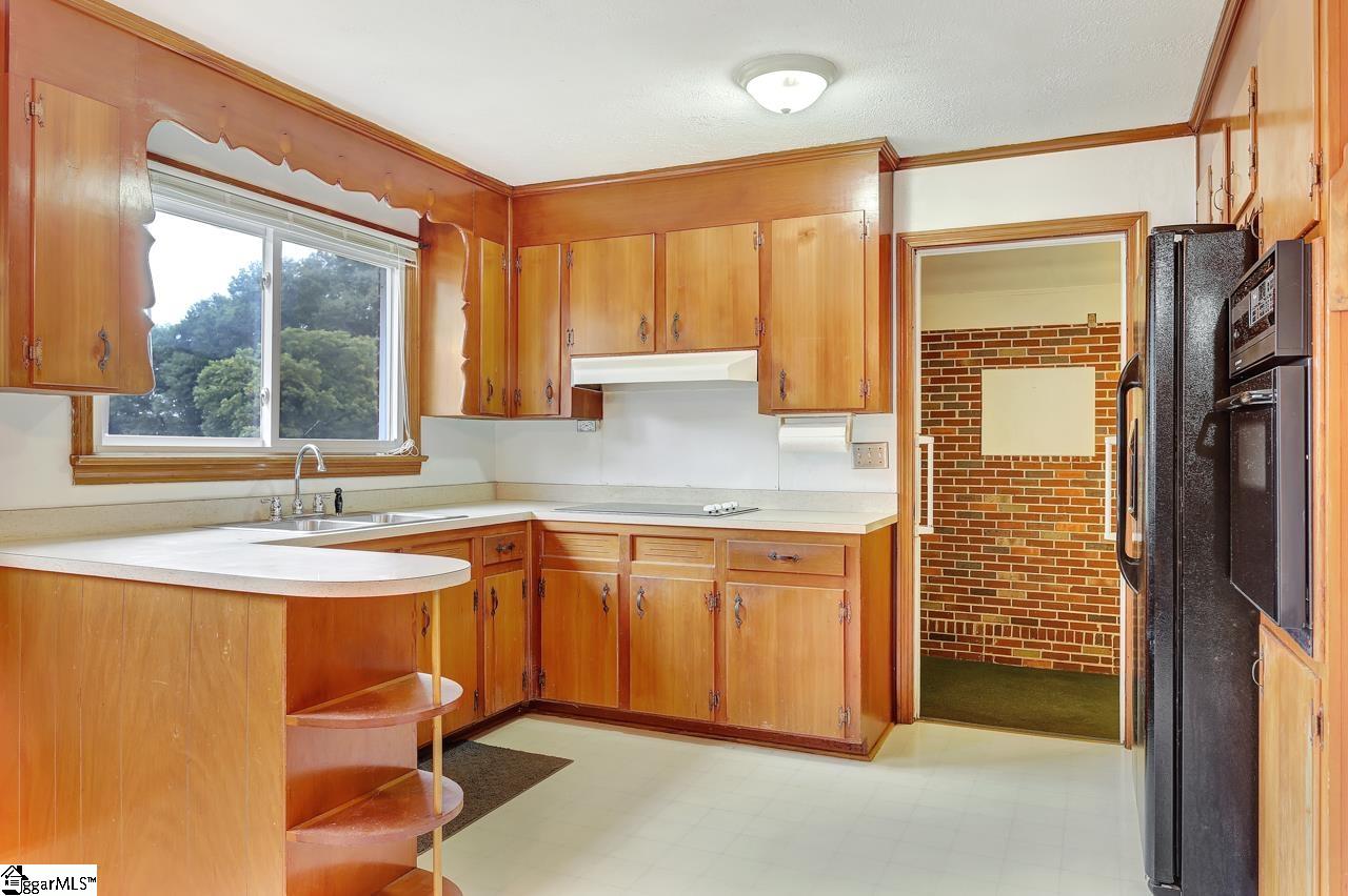 218 W Road Greer, SC 29650 - Photo 10 of 34