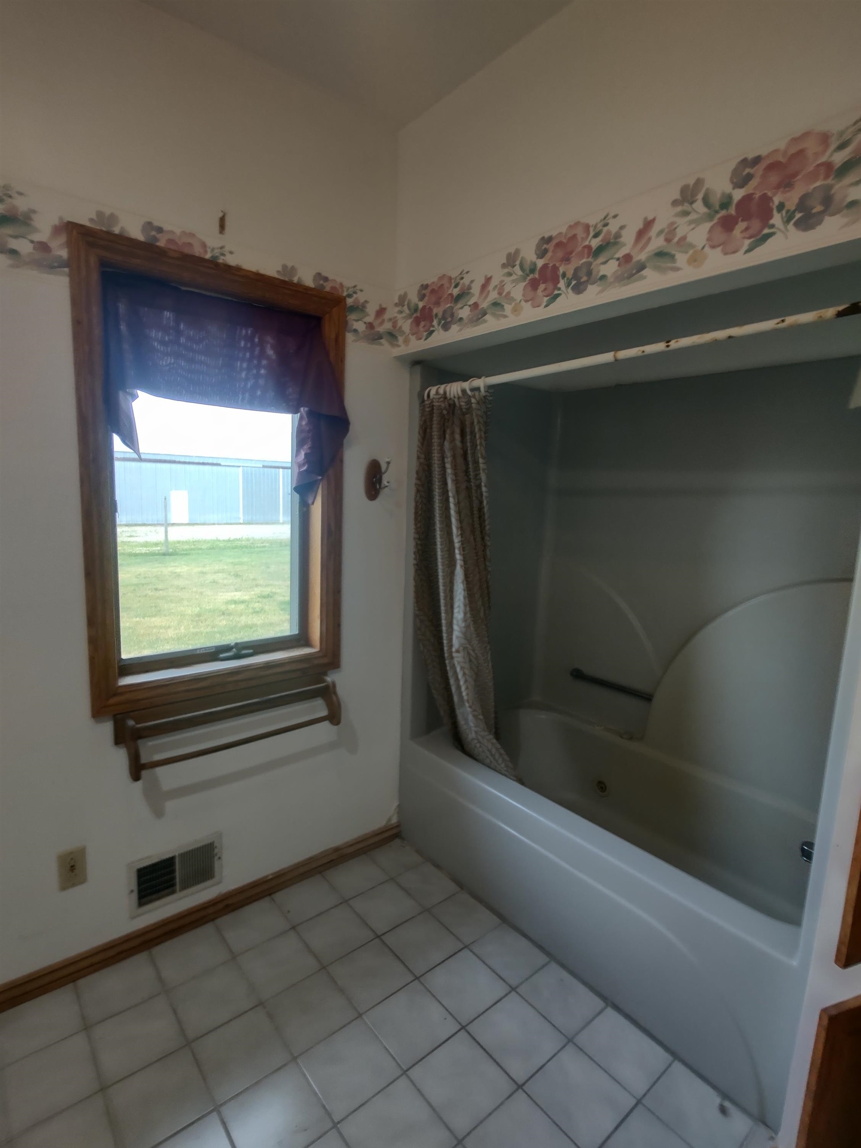 4763 Johnsfield Road Standish, MI 48658 - Photo 12 of 24 1901946-11.JPG