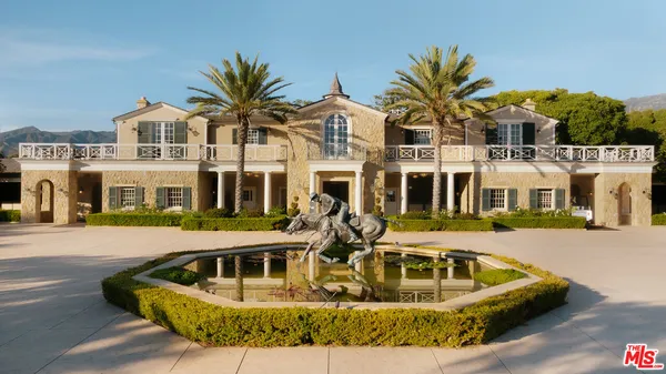 a view of an house with swimming pool