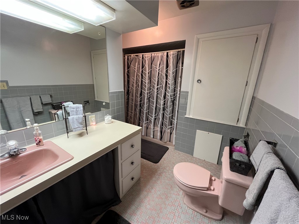2079 Wyndham Road Akron, OH 44313 - Photo 22 of 35 Full bathroom