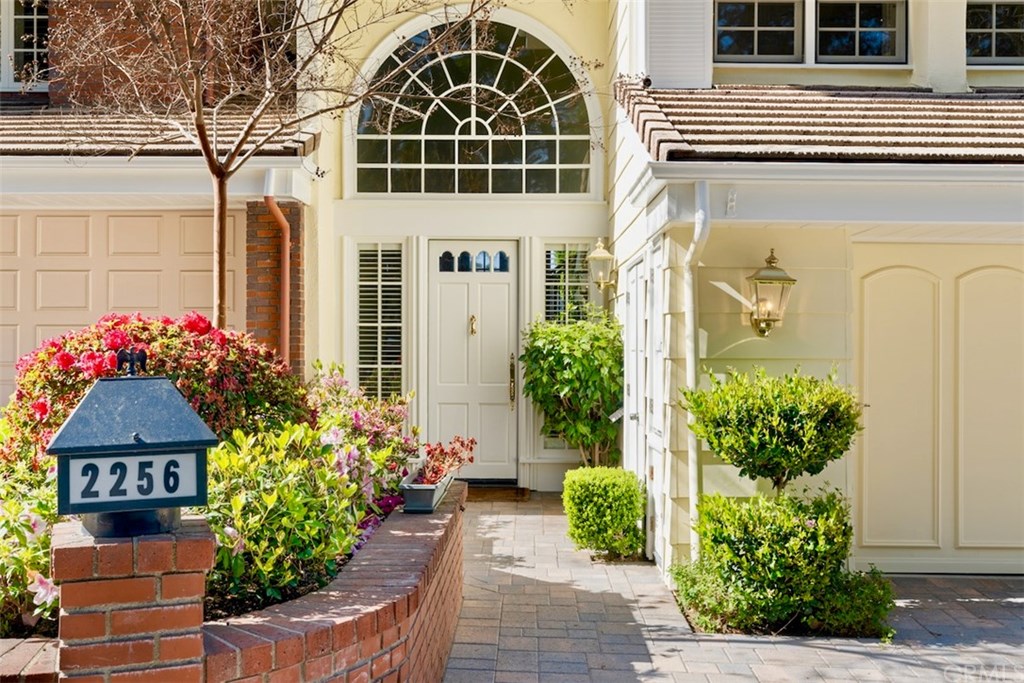 2256 The Terrace Los Angeles, CA 90049 - Photo 2 of 28