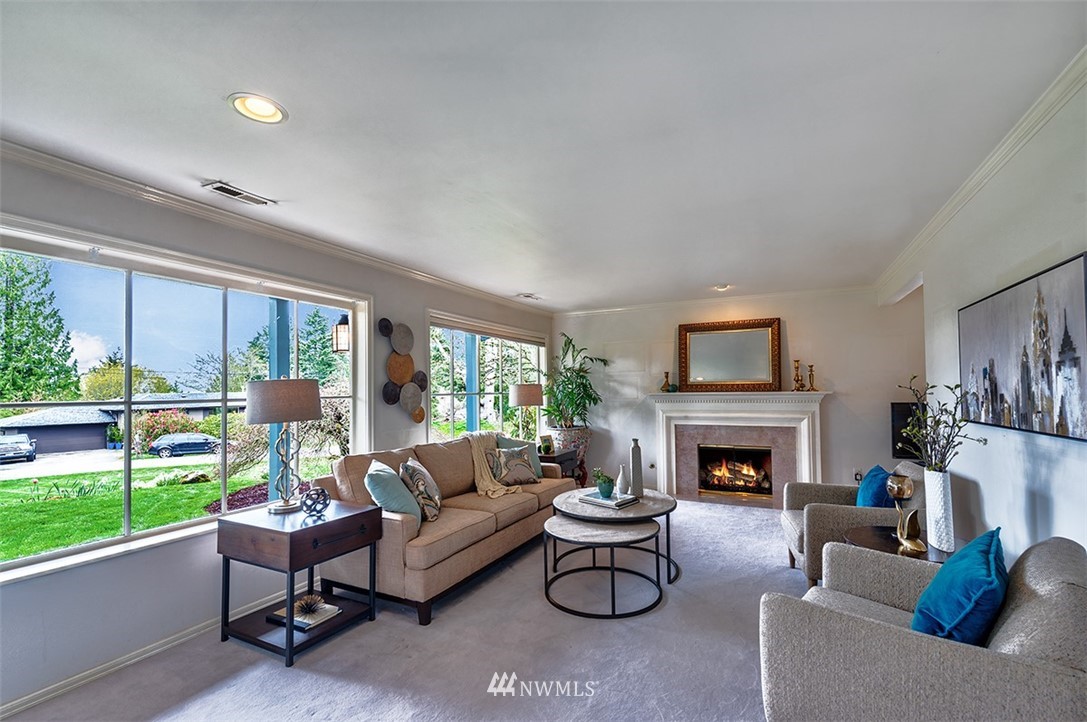 7216 Soundview Drive Edmonds, WA 98026 - Photo 3 of 18 Gallery Image 3