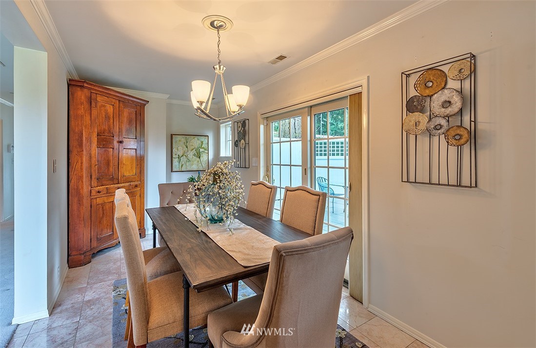 7216 Soundview Drive Edmonds, WA 98026 - Photo 5 of 18 Gallery Image 5
