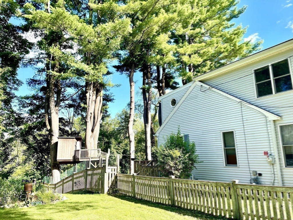 30 Landy Avenue Northampton, MA 01062 - Photo 31 of 40 a house view with a garden space