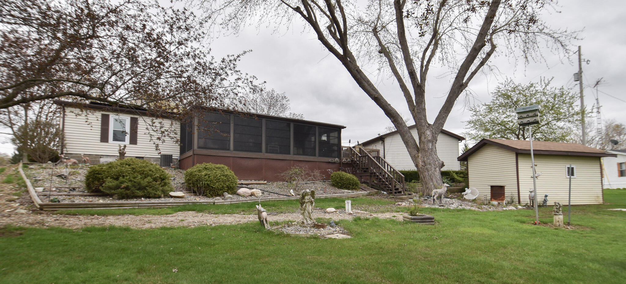 104 Wright Road Quincy, MI 49082 - Photo 1 of 33 DSC_0078