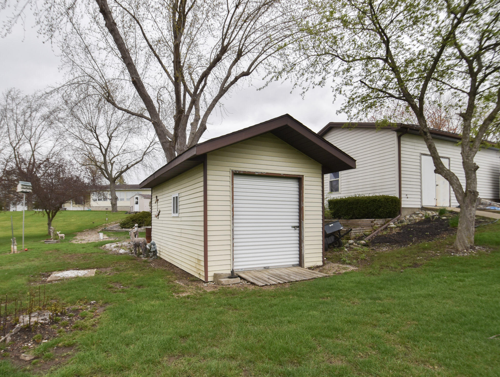 104 Wright Road Quincy, MI 49082 - Photo 4 of 33 DSC_0094