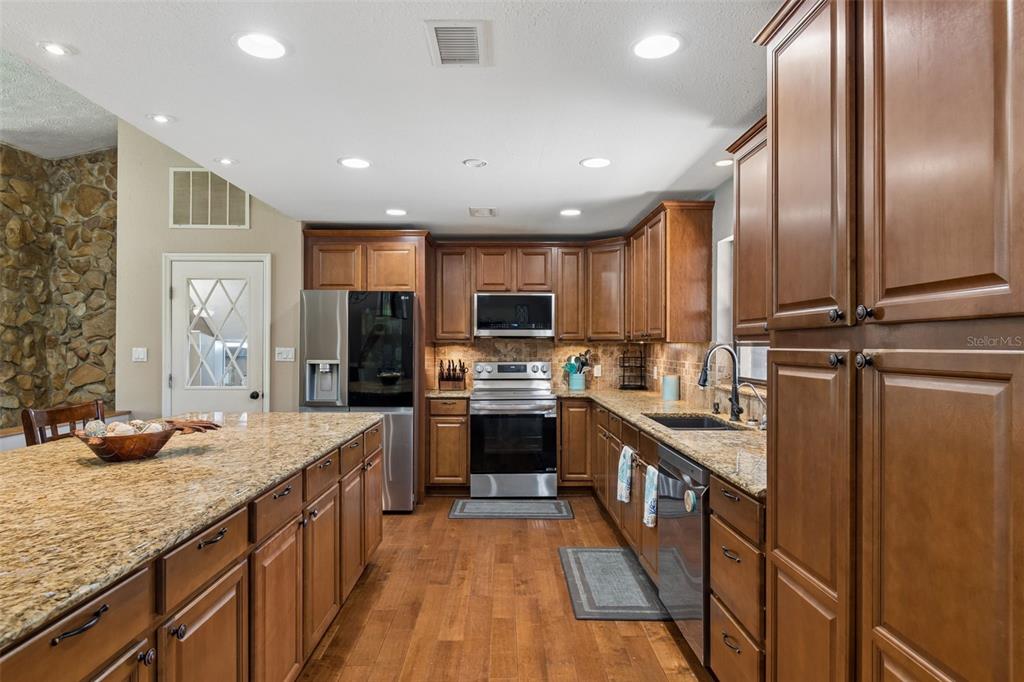 7871 Sycamore Drive New Port Richey, FL 34654 - Photo 10 of 46