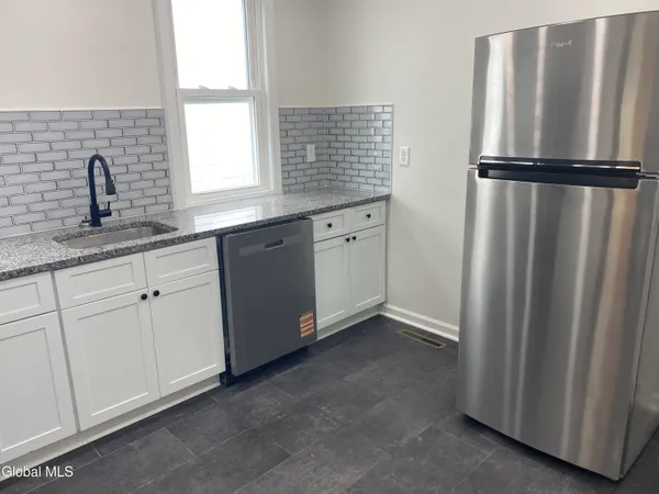$1,800 | 1755 Avenue B, Schenectady, NY 12308