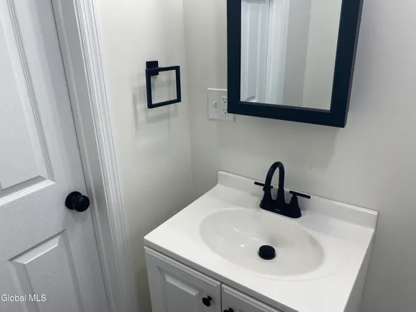 $1,800 | 1755 Avenue B, Schenectady, NY 12308