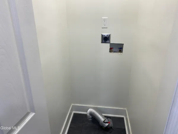 $1,800 | 1755 Avenue B, Schenectady, NY 12308