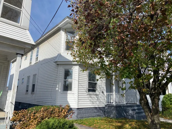 $1,800 | 1755 Avenue B, Schenectady, NY 12308