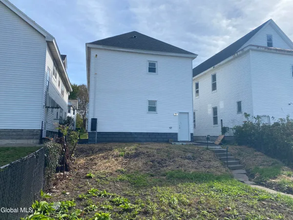 $1,800 | 1755 Avenue B, Schenectady, NY 12308