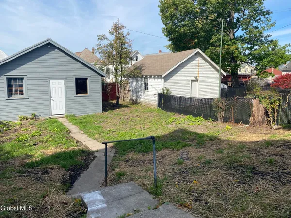 $1,800 | 1755 Avenue B, Schenectady, NY 12308