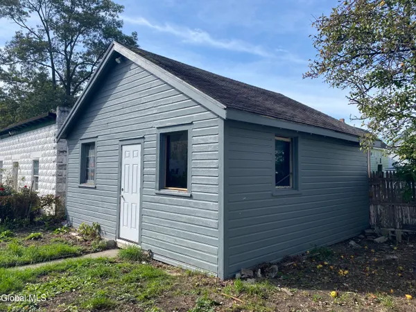 $1,800 | 1755 Avenue B, Schenectady, NY 12308