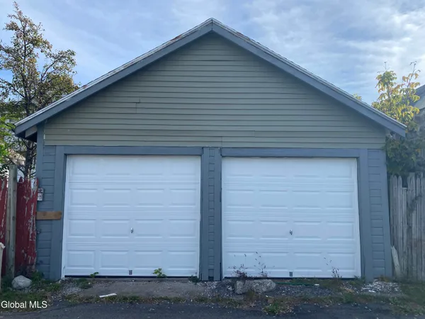 $1,800 | 1755 Avenue B, Schenectady, NY 12308
