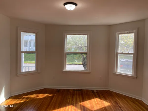 $1,800 | 1755 Avenue B, Schenectady, NY 12308