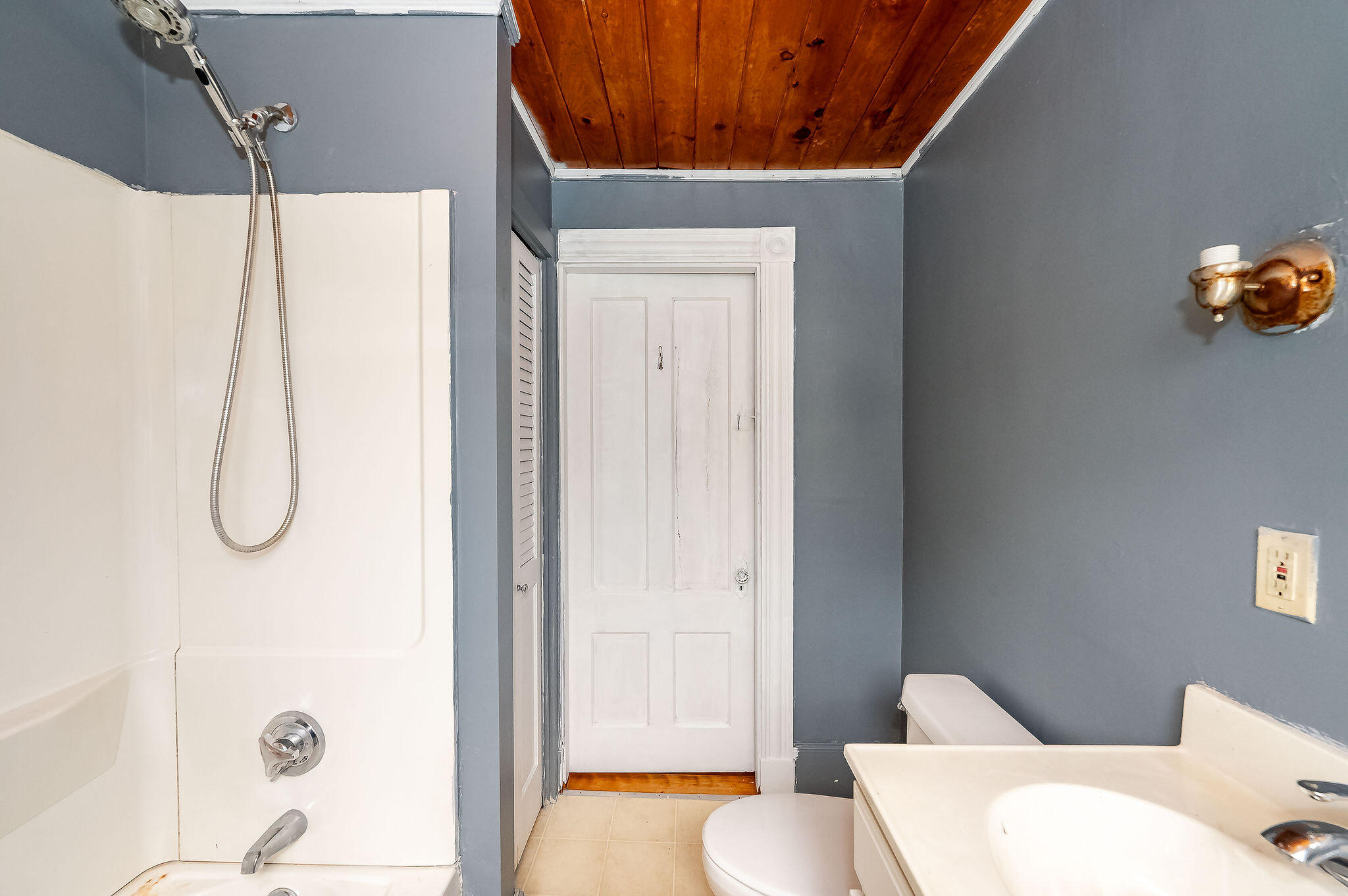 121 Berwick Road Berwick, ME 03901 - Photo 27 of 46 DSC_4337editforDB