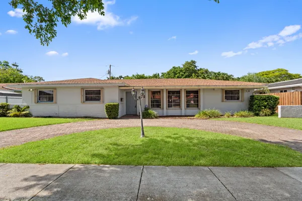 $995,000 | 2140 Northeast 206th Street, Miami, FL 33179