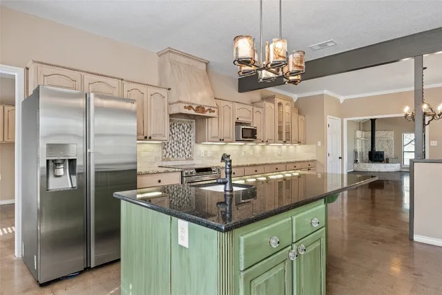 $2,466,000 | 1875 County Road 100, Purmela, TX 76566