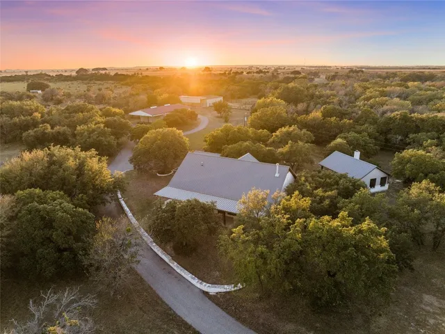 $2,466,000 | 1875 County Road 100, Purmela, TX 76566