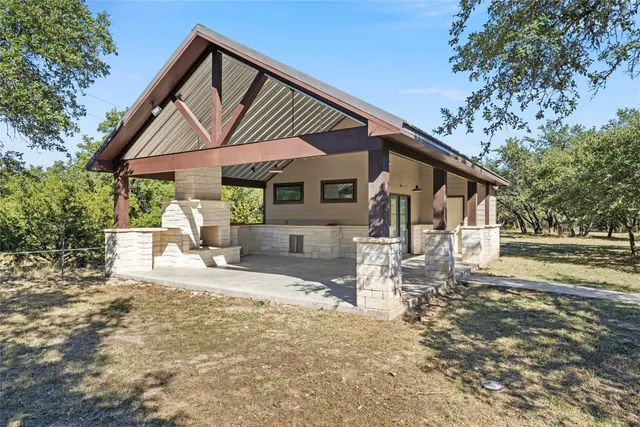 $2,466,000 | 1875 County Road 100, Purmela, TX 76566