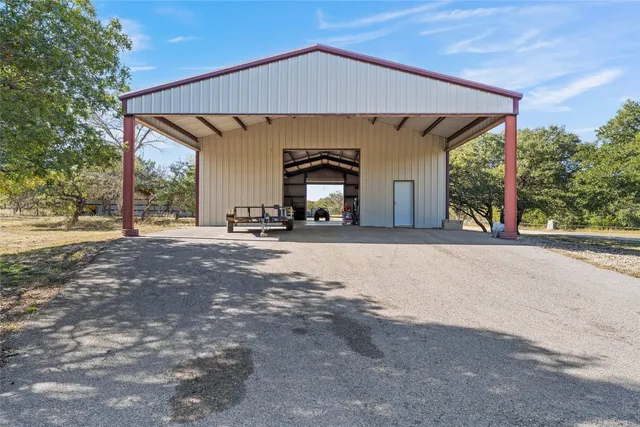 $2,466,000 | 1875 County Road 100, Purmela, TX 76566