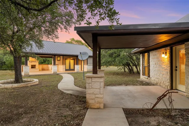 $2,466,000 | 1875 County Road 100, Purmela, TX 76566