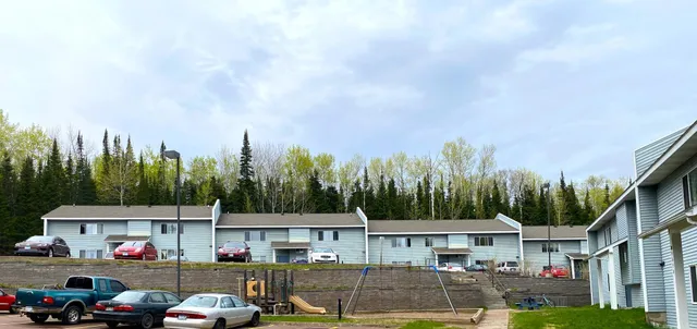 $1,576 | 801 West 5th Street, Unit B7, Grand Marais, MN 55604