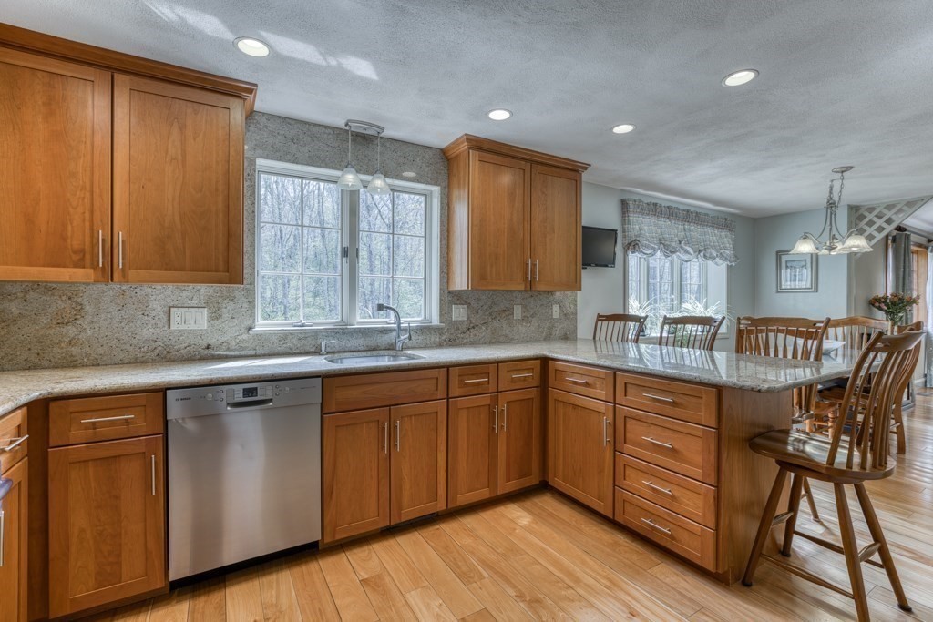29 Howlett Street Topsfield, MA 01983 - Photo 8 of 36 Gallery Image 8