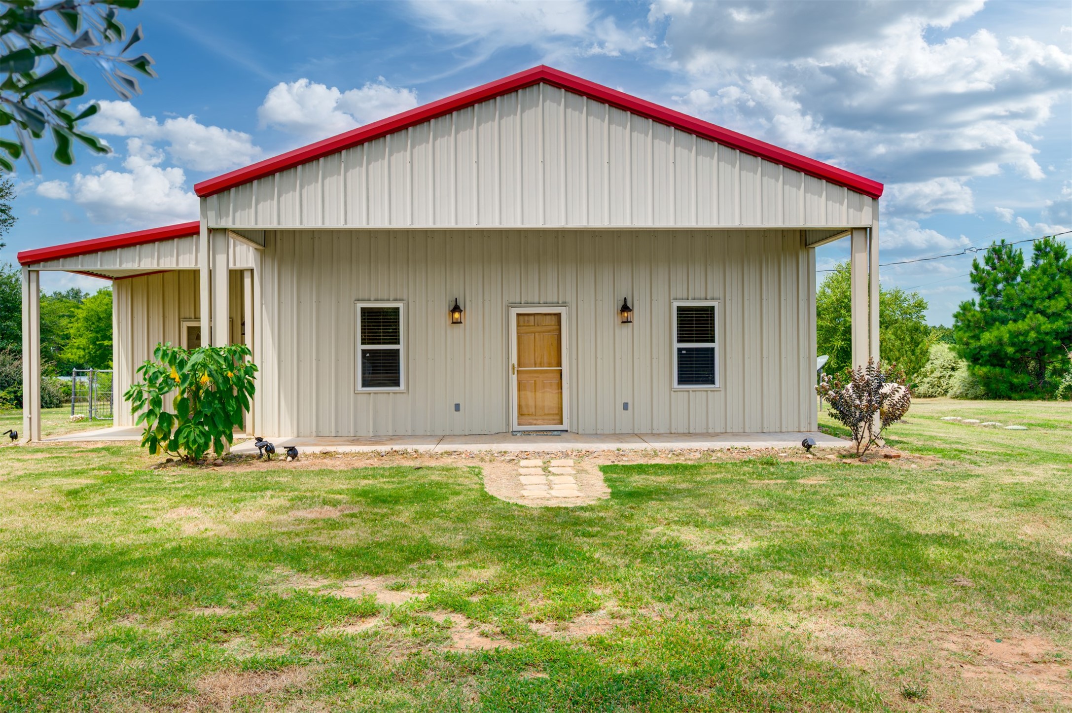 531 County Road 3501 Cuney, TX 75759 - Photo 2 of 45 a front view of a house with a yard