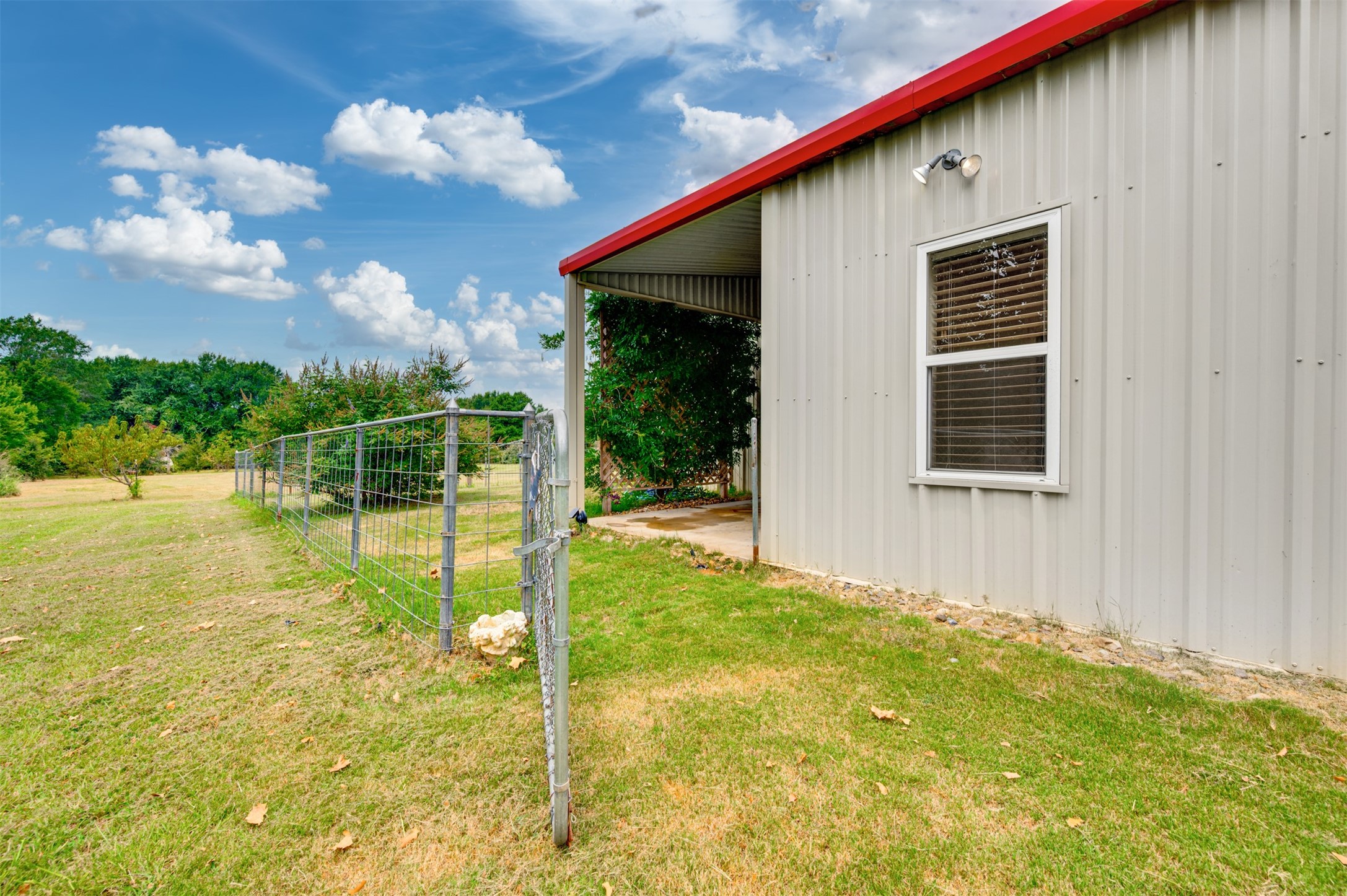 531 County Road 3501 Cuney, TX 75759 - Photo 34 of 45 a backyard of a house with table and chairs