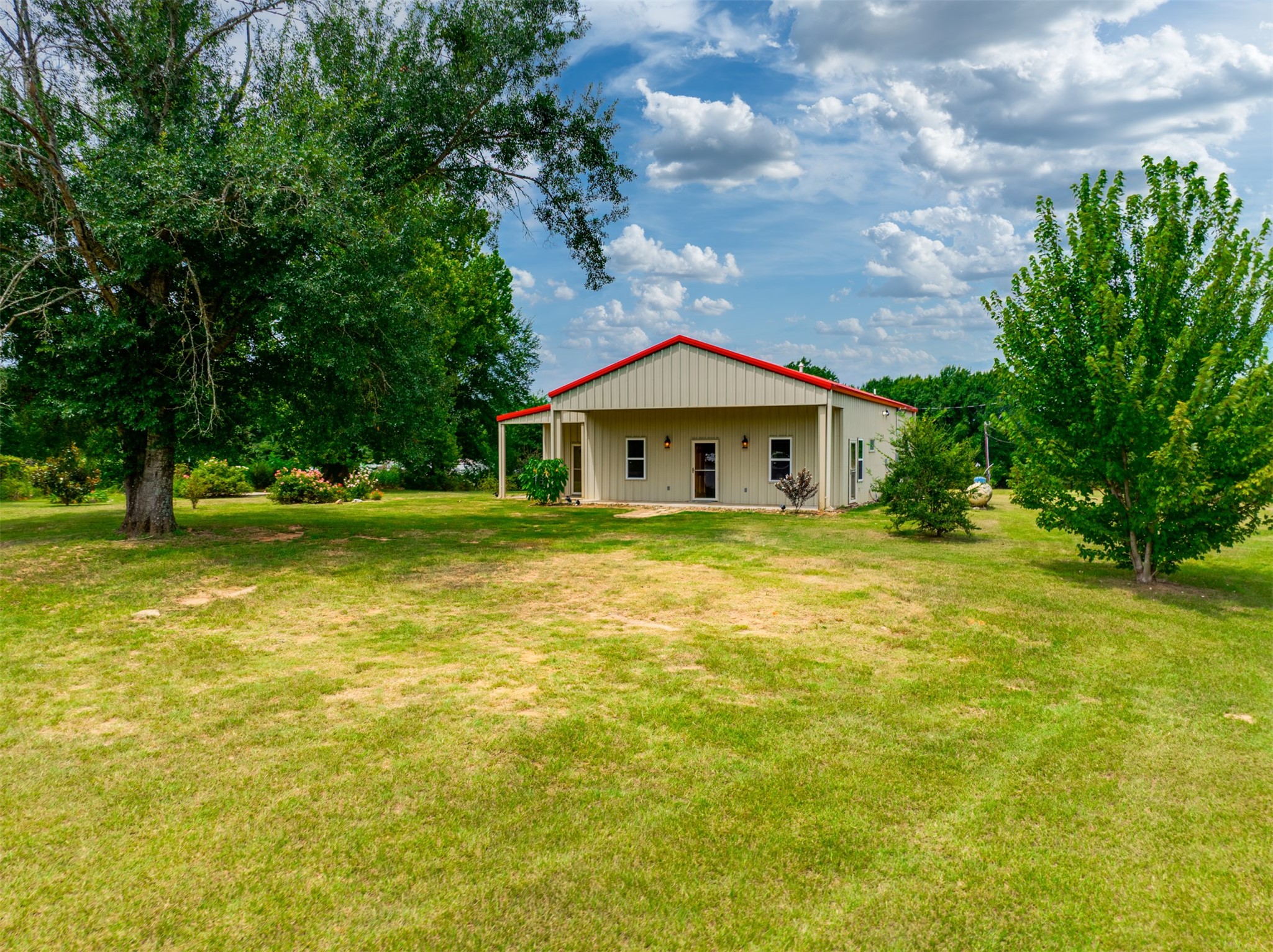 531 County Road 3501 Cuney, TX 75759 - Photo 5 of 45 a front view of a house with garden