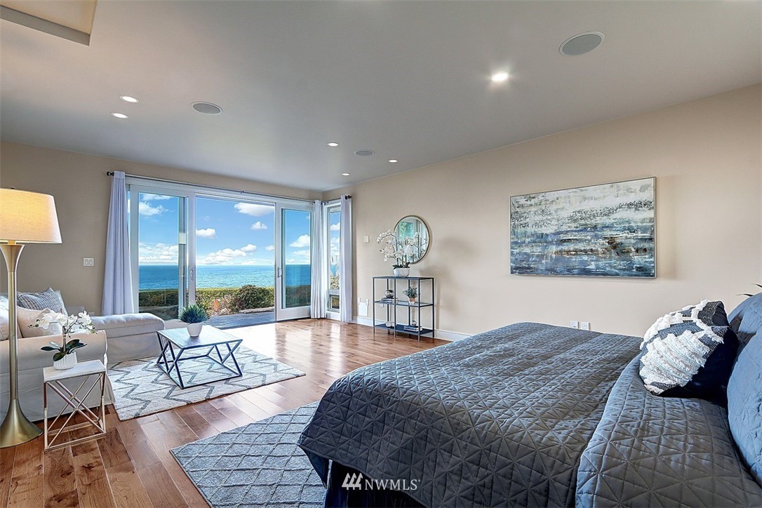 16912 Talbot Road Edmonds, WA 98026 - Photo 13 of 40 a living room with furniture rug and wooden floor