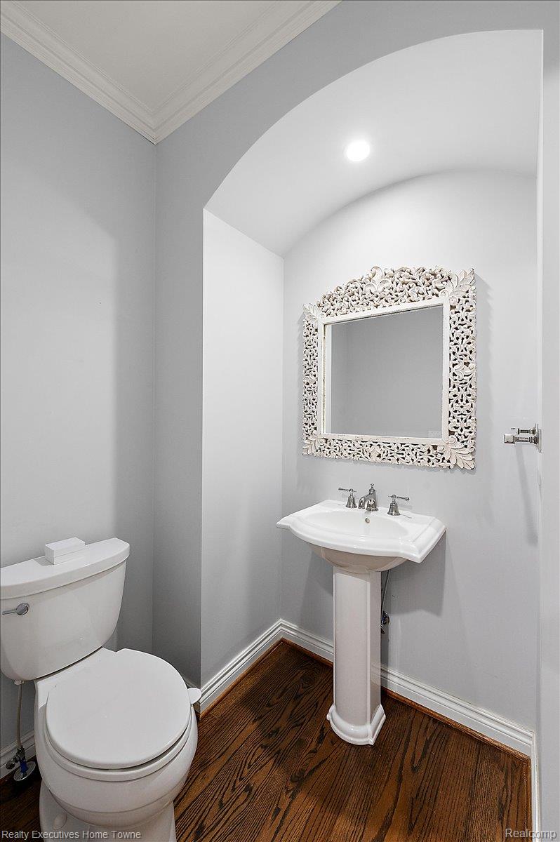 2919 North Addison Circle Rochester, MI 48306 - Photo 18 of 69 Pedestal sink with chrome fixtures, decorative framed mirror, hardwood flooring, recessed lighting, and crown molding
