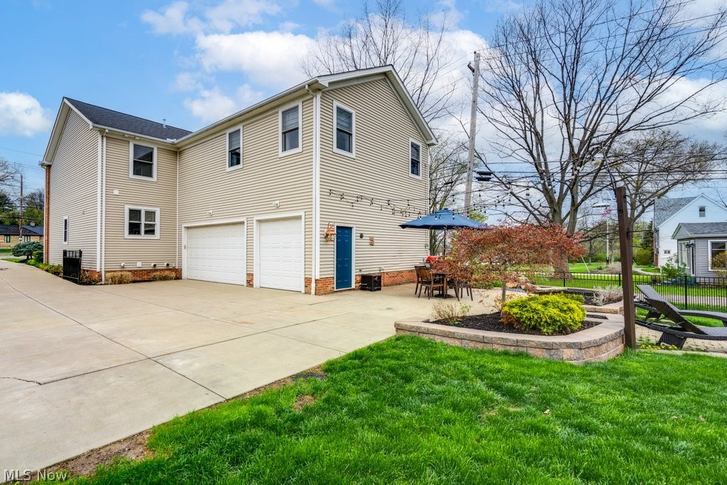 6325 Brecksville Road Independence, OH 44131 - Photo 44 of 50 Large driveway with 3 car garage!