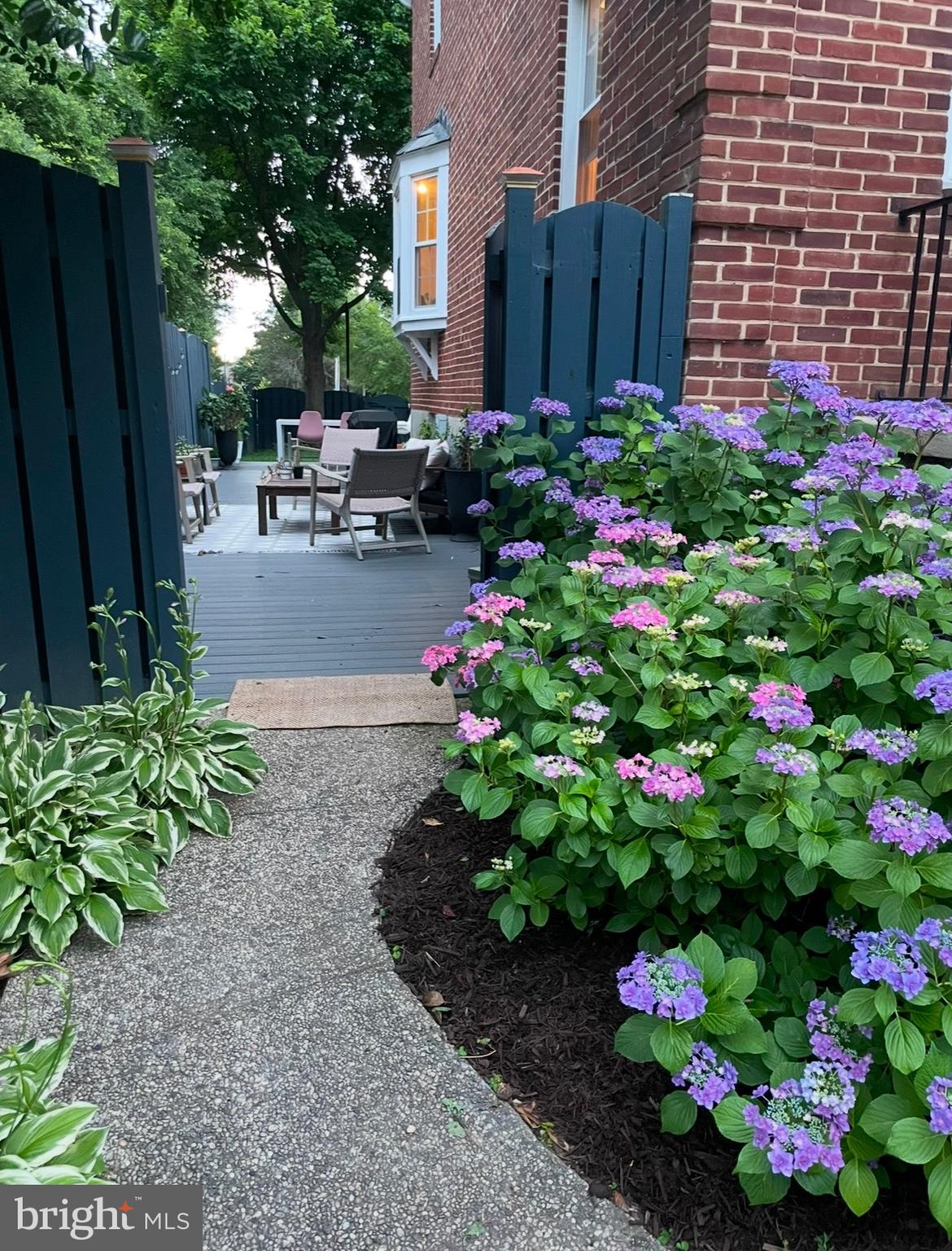 330 Dumbarton Road Baltimore, MD 21212 - Photo 27 of 29 a view of a kid room with a flower garden