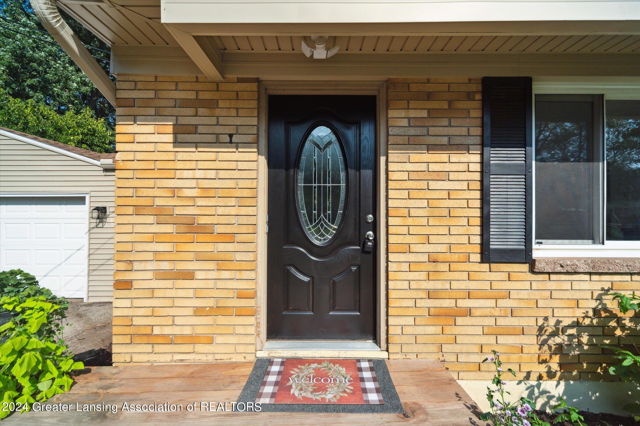 5642 Hallendale Road Haslett, MI 48840 - Photo 5 of 49 07-5642-Hallendale-Rd-Haslett-MI-48840-W