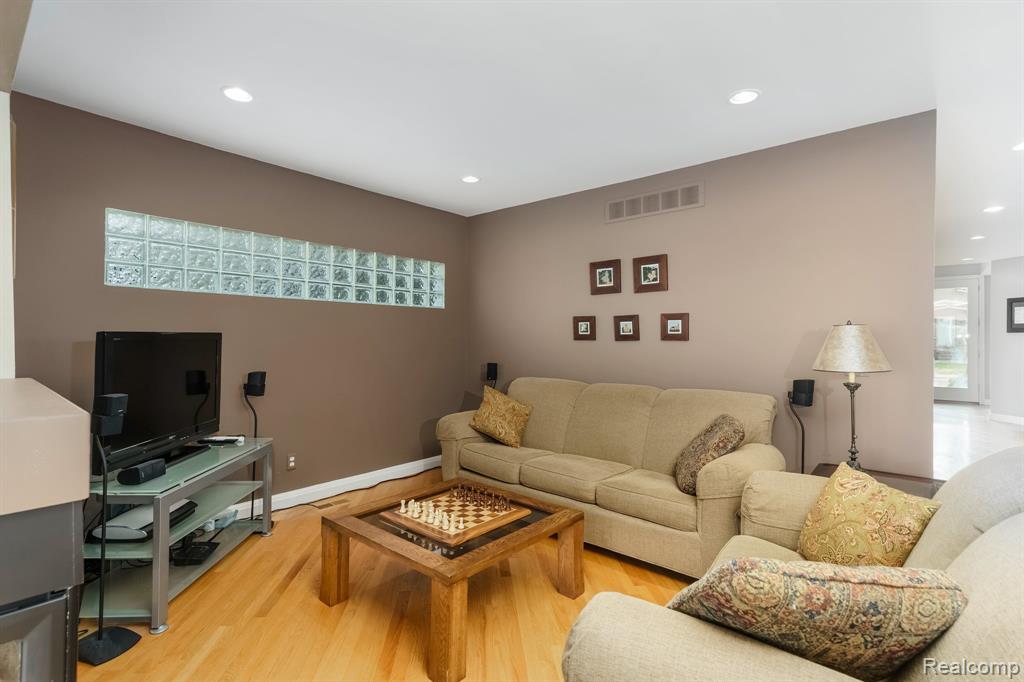 775 Lyle Drive Waterford, MI 48327 - Photo 25 of 63 Gallery Image 25