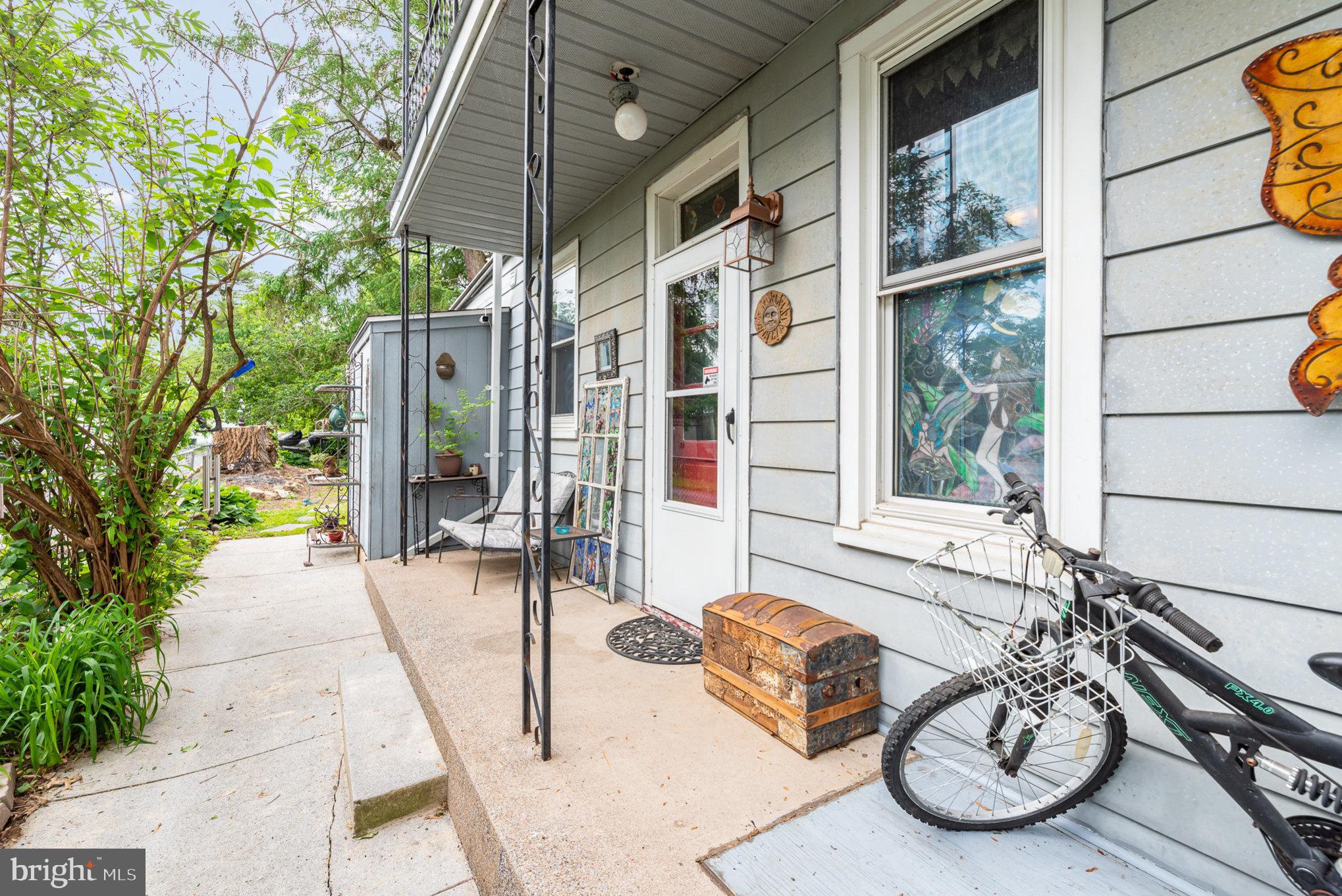 135 Lucknow Road Harrisburg, PA 17110 - Photo 24 of 27 a view of a chairs and tables in the patio
