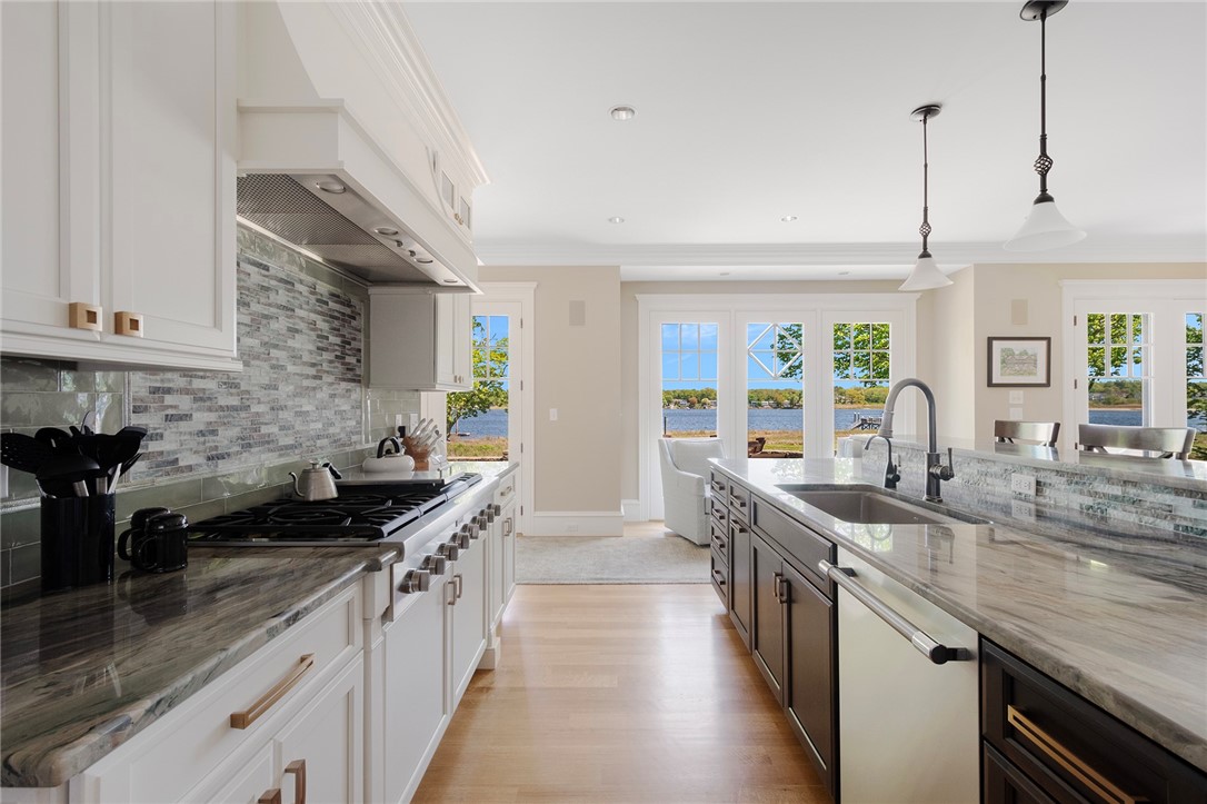 136 Adams Point Road Barrington, RI 02806 - Photo 10 of 41