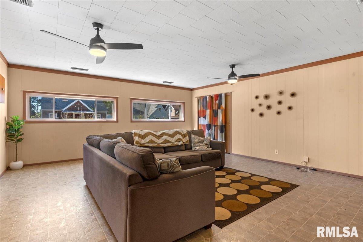 1555 West Edwards Street Springfield, IL 62704 - Photo 5 of 30 Gallery Image 5