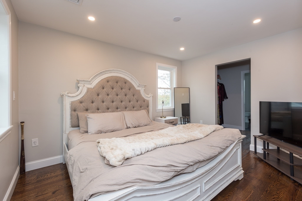 48 MacArthur Road Stoneham, MA 02180 - Photo 10 of 33