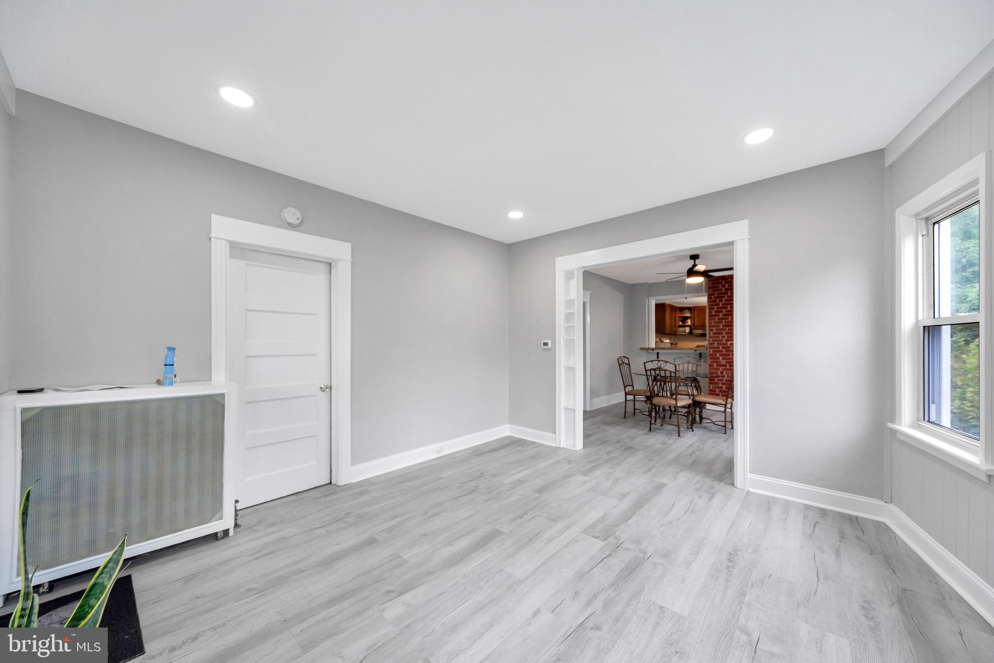 27 Elm Avenue Clementon, NJ 08021 - Photo 5 of 28