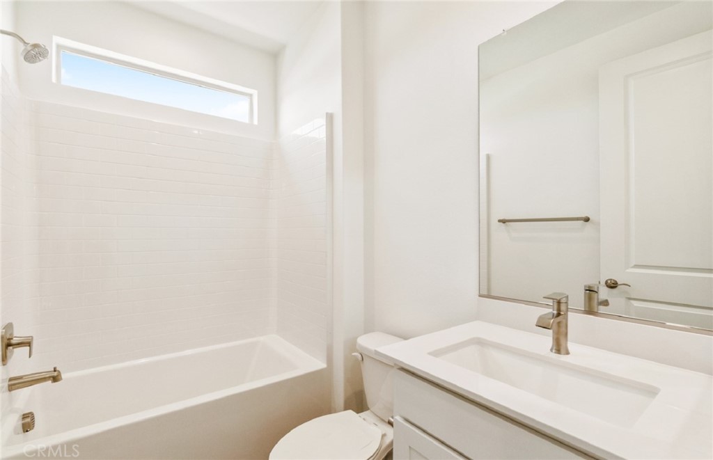 784 Sawgrass Street Perris, CA 92571 - Photo 23 of 46 a bathroom with a sink toilet and a bathtub