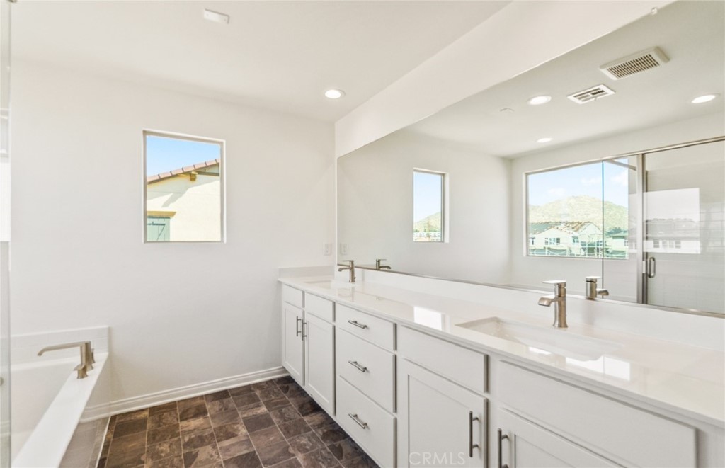 784 Sawgrass Street Perris, CA 92571 - Photo 32 of 46 a bathroom with 2 sink and a window