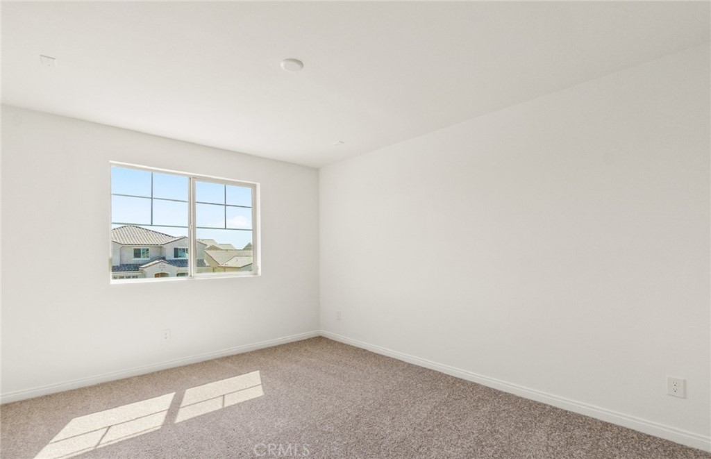 784 Sawgrass Street Perris, CA 92571 - Photo 37 of 46 an empty room with windows