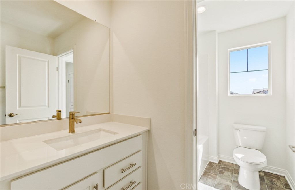 784 Sawgrass Street Perris, CA 92571 - Photo 40 of 46 a bathroom with a sink a toilet and a mirror